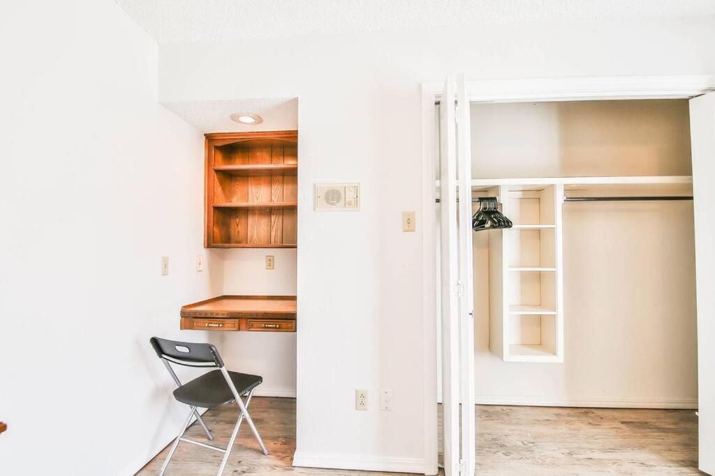 Hot Tub, Privacy, Sleeps 11 & Tons Of Space! 러벅 외부 사진
